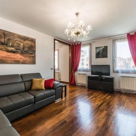 Rialto Apartment With Canal Grande View Венеция Экстерьер фото