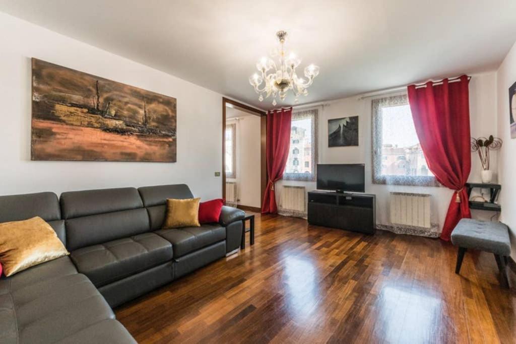 Rialto Apartment With Canal Grande View Венеция Экстерьер фото