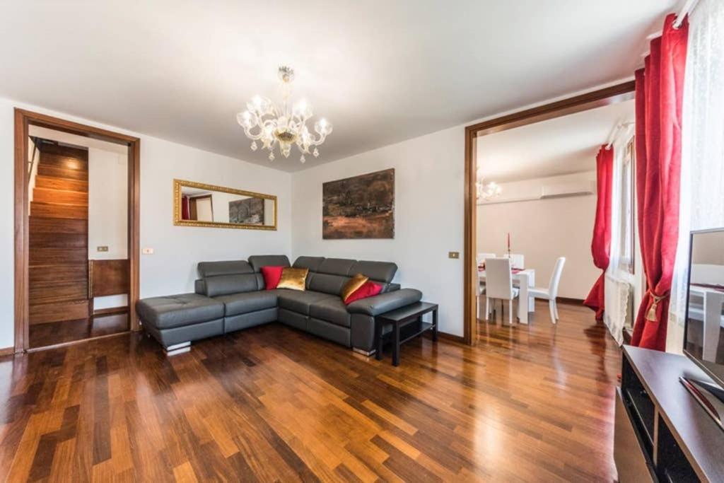 Rialto Apartment With Canal Grande View Венеция Экстерьер фото