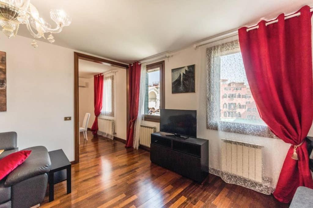 Rialto Apartment With Canal Grande View Венеция Экстерьер фото